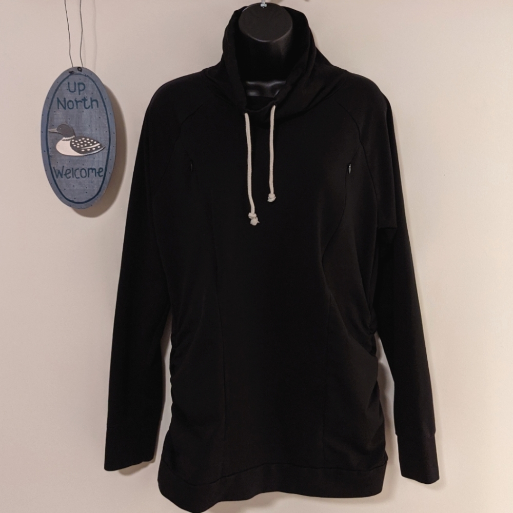 Maternity/nursing long sleeved top
